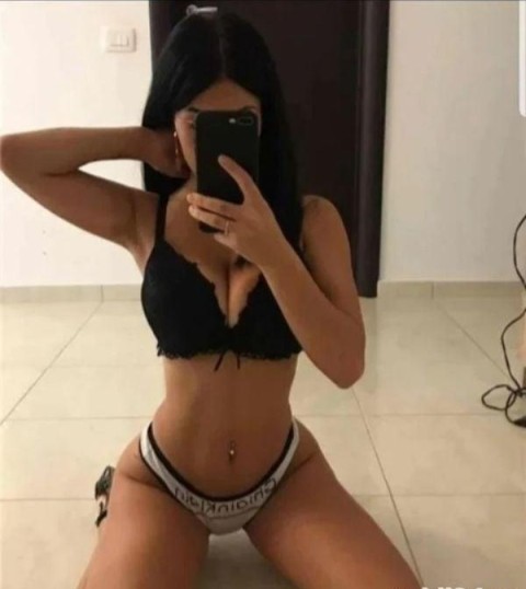 Alexandra, escortă stăpână în Tineretului