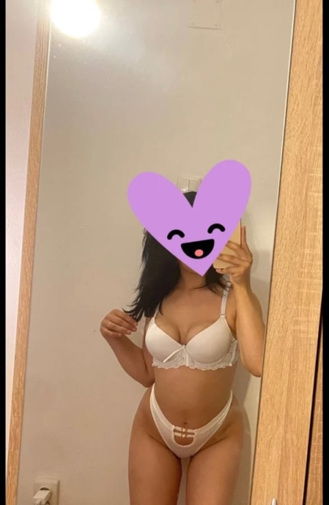 Anal pasional cu brunetă fierbinte la AFI Palace