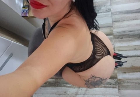 Andreea, voluptoasa de 18 ani din Obor