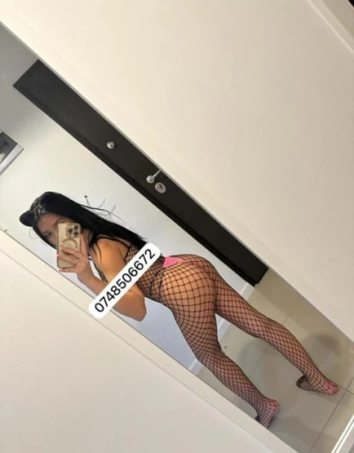 Blondă 37 de ani cu bronz natural, caut colegă în Metalurgiei