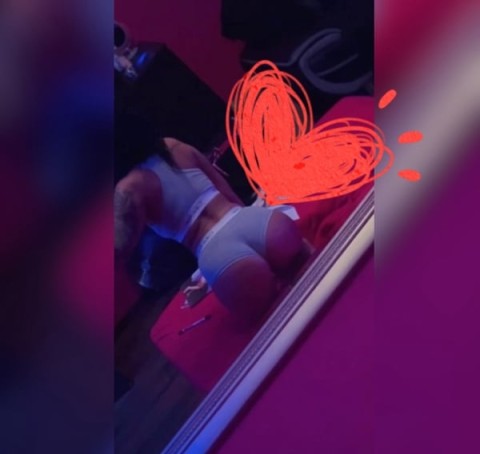 Blondă Busty cu Bust Mare în Baba Novac