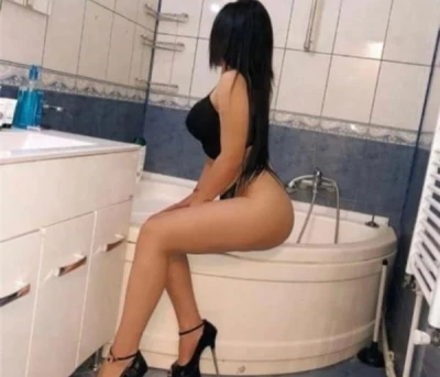 Brunetă cu păr lung, nouă în Drumul Taberei