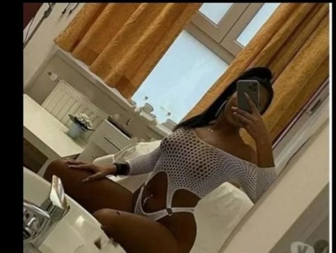 Bruneta europeană, senzuală și pasională în Sector 3