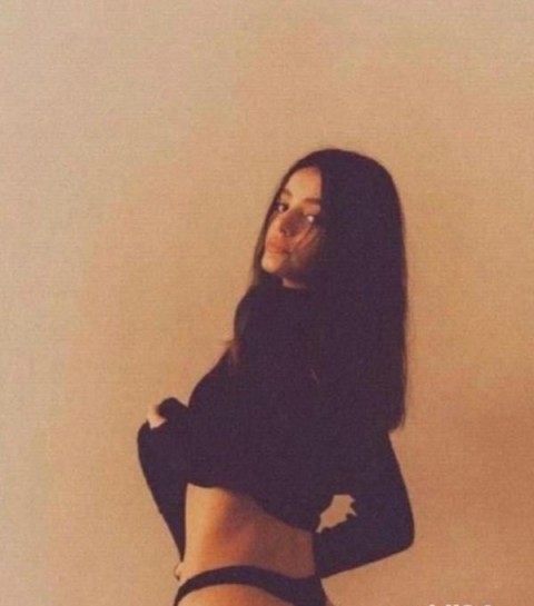 Dominantă și Seducătoare în Crângași