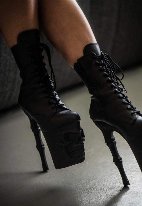 Domnișoară sau Doamnă Verificată pentru Relație Discretă în Diham