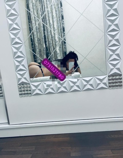 Ebony seducătoare în Regie