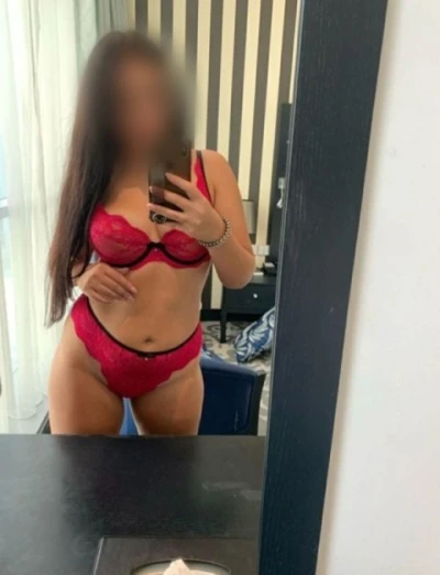 Emma, escortă milf la Universitate