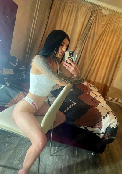 Escortă blondă porno în Mamaia Sat