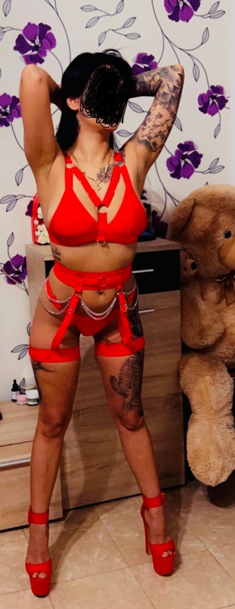 Escortă blondă slim în Floreasca · escortă blonda slim