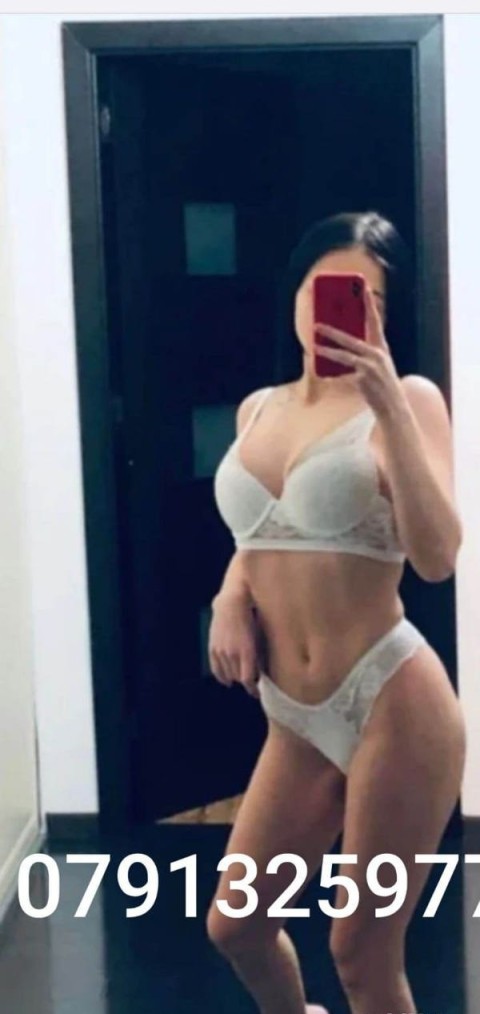 Escortă Confirmare: Larissa, Plăcerea de Lux din Bacău