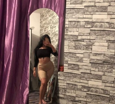Escortă cu forme în Eroii Revoluției