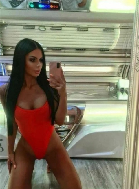 Escortă Fisting în Sebeș – Experiențe Intense