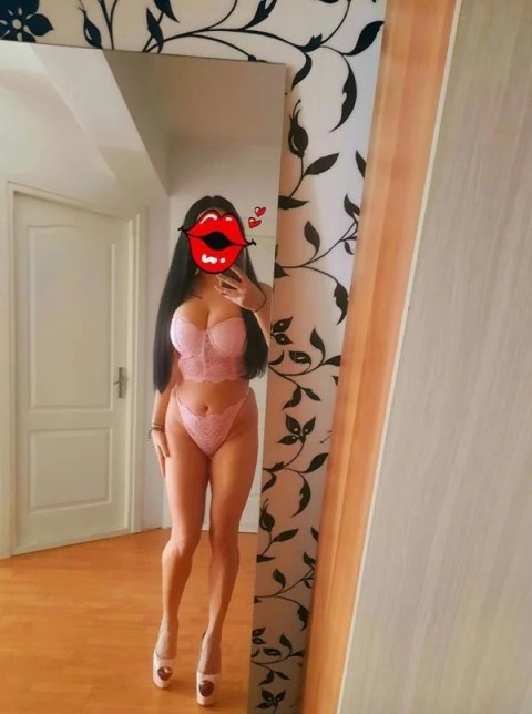 Escortă foot fetish în Piața Muncii