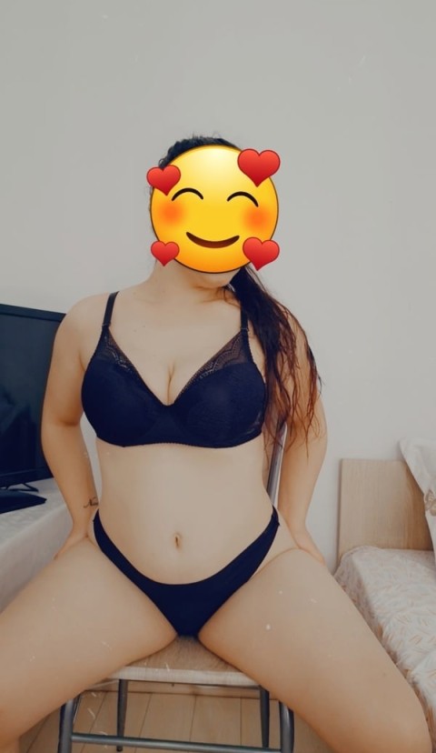 Escortă Gravidă în Sebastian: Fantezii și Dominări