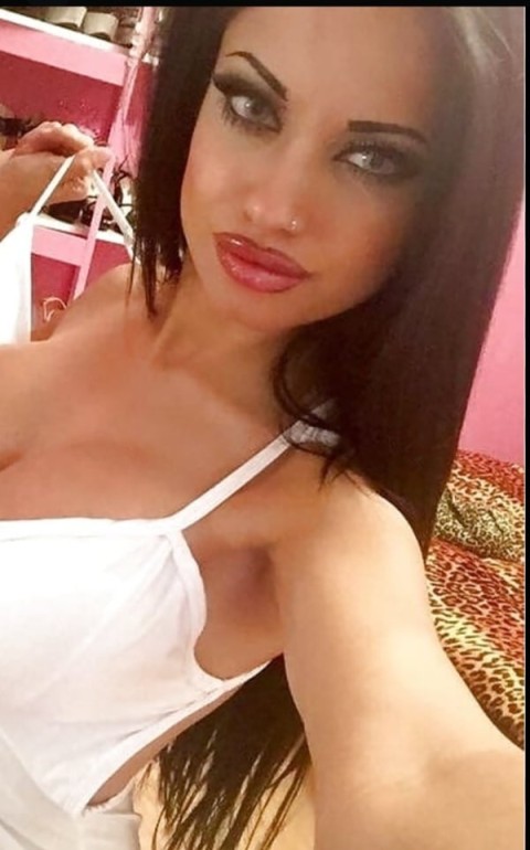 Escortă graviduță în căutare de aventuri în Metalurgiei