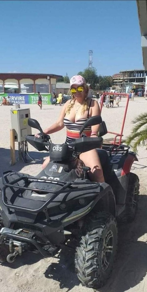 Escortă Grăsuță în București: Dominare și Plăceri Intense