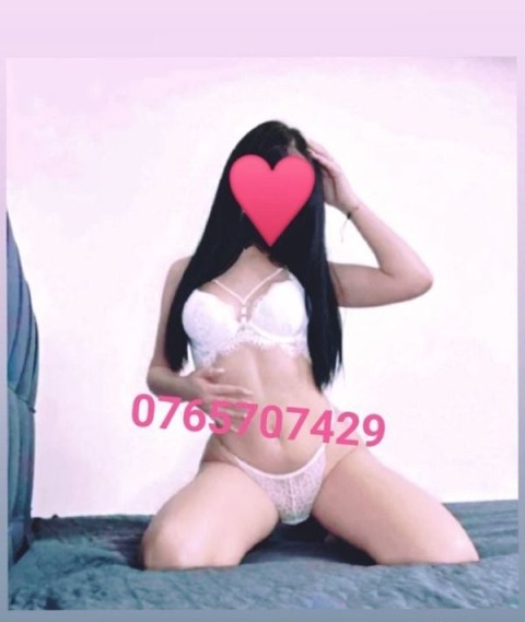 Escortă țigancă brunetă disponibilă în Grozăvești