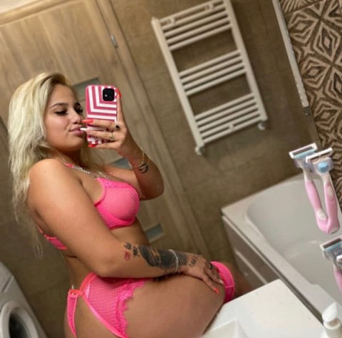 Escortă Nimfă la Piața Muncii