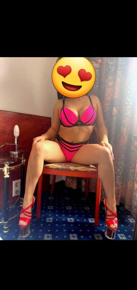 Escortă nimfă în 1 Mai