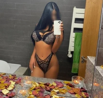 Escortă Party în Făgăraș cu Stăpână Nat