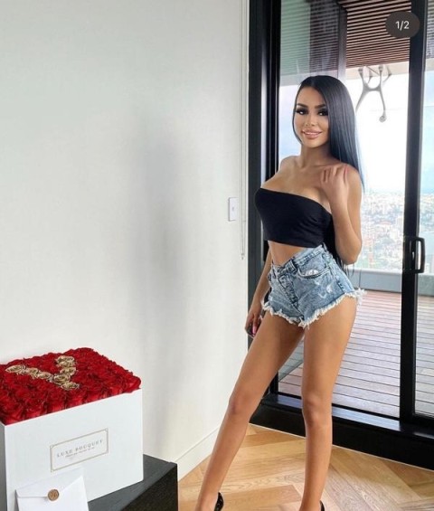 Escortă Piercing Dorobanți: Matură și Reală la 40 de Ani