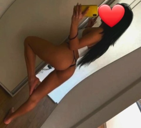 Escortă plinuță în 1 Mai