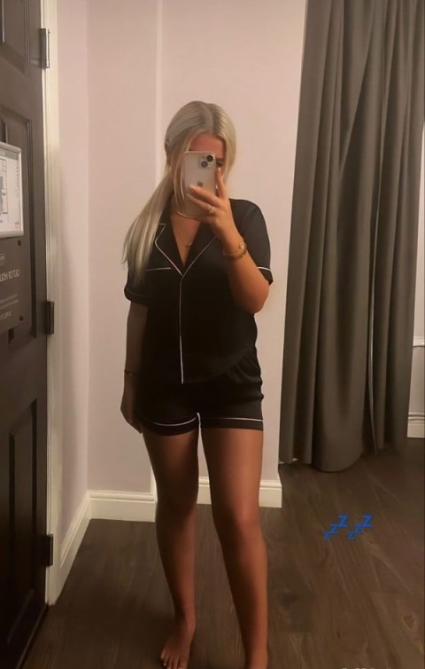 Escortă Plinuță pentru Show-uri Incendiare la Web