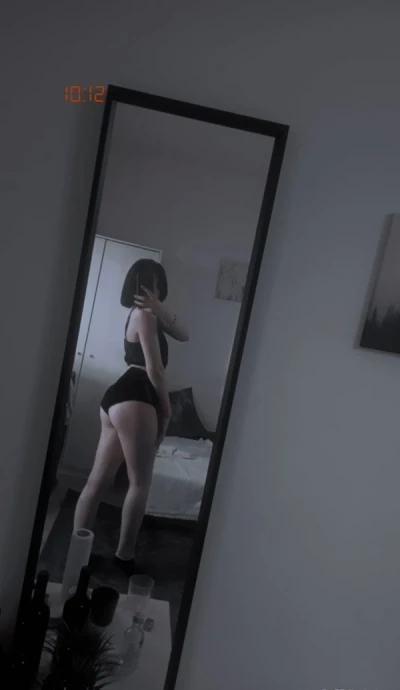 Escortă Show în Sector 2: Experiență de Neuitat