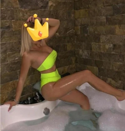Escortă siliconată oferă masaj erotic în Drobeta-Turnu Severin