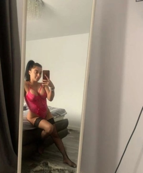 Escortă Skinny în Focșani: Plăceri Delicate