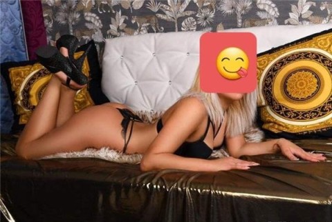 Escortă Skinny în Militari