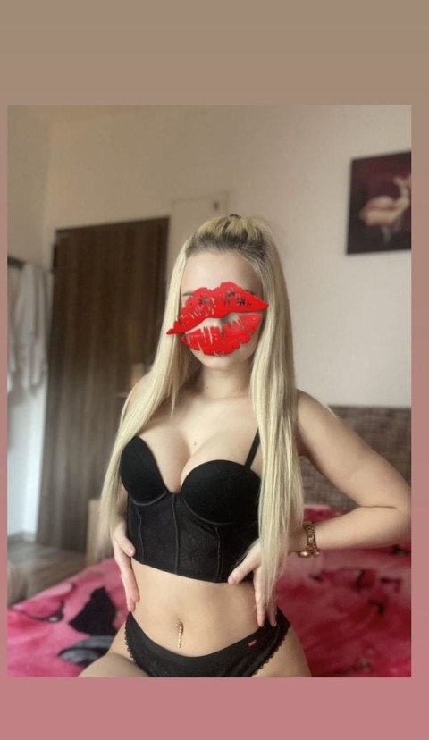 Escortă slabă cu ochi verzi în Lizeanu