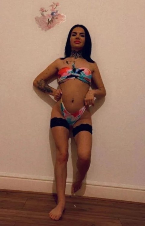 Escortă travestită disponibilă în Floreasca