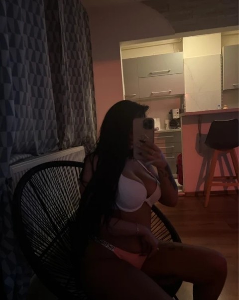 Escortă unguroaică la Gara de Nord: Experiențe de neuitat