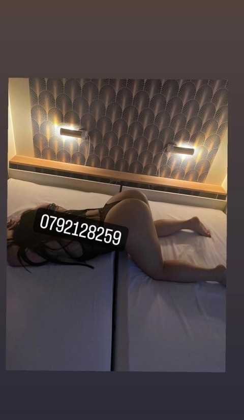 Escortă uro matură în Sector 4