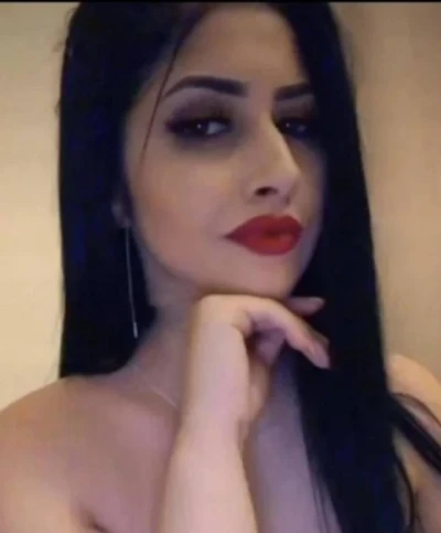 Escortă voluptuoasă în Cluj-Napoca: Cuplu incendiar te așteaptă