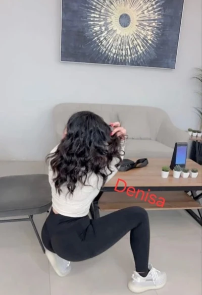 Escortă Web cu Aparat de Masaj pentru Adulți în Târgoviște