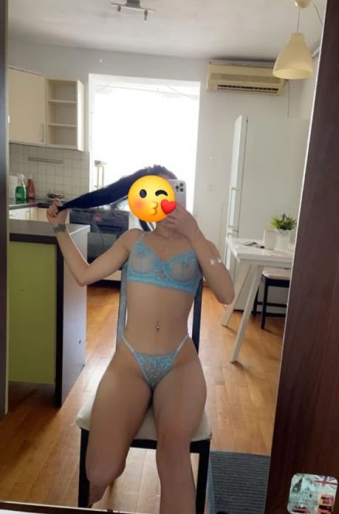 Fantezii Chinezești cu Brunete în Piața Amzei · chineză