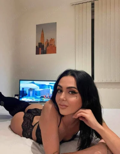 Fantezii în Azuga cu o escortă matură · escortă 60 ani