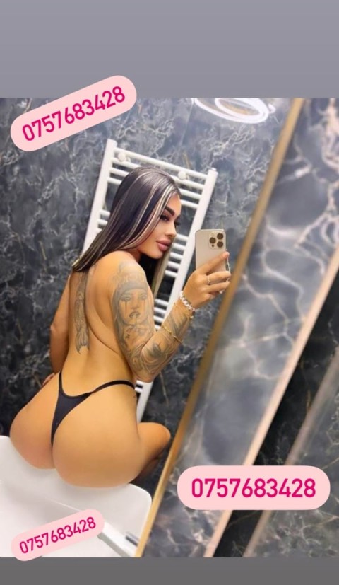 Fantezii în Latex cu Delia, Escortă Slabă în Bacău