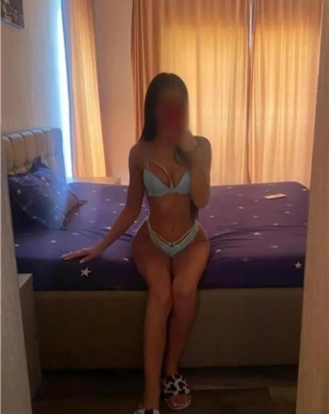 Fustă școlăriță: Emma te așteaptă în Sovata