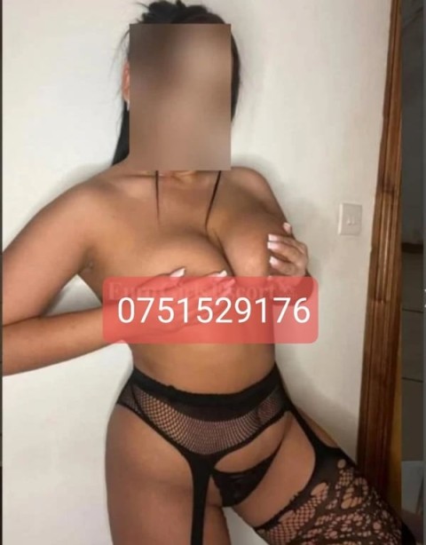 Fustă școlăriță și fantezii interzise în Mărăști