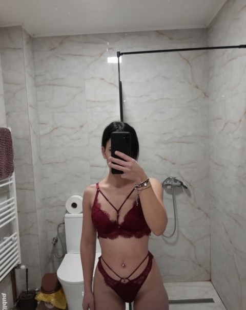 Isabella, escortă minionă în Caransebeș