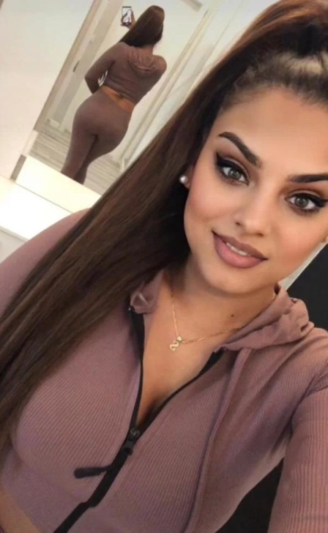 Kassy, escortă stăpână în Sector 6, în jur de 30 ani