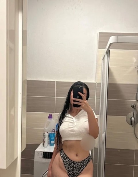 Larisa, escortă de lux în Codlea