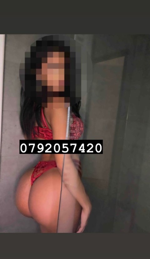 Maya, noua în oraș, cu cameră BDSM