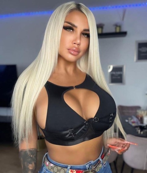 Însoțitoare călătorie VIP în Decebal