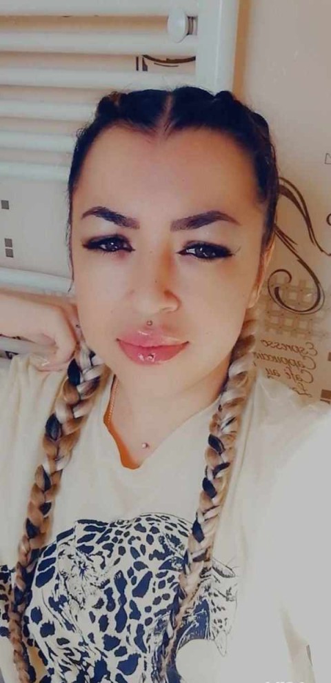 Ochi Verzi și Pasiuni Ascunse în Ploiești