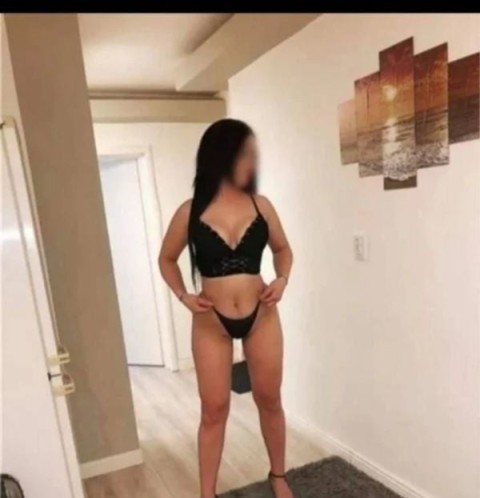 Show Web Incitant cu Cuplu Transsexual și Bisexual în Sector 3 · escortă bătrână