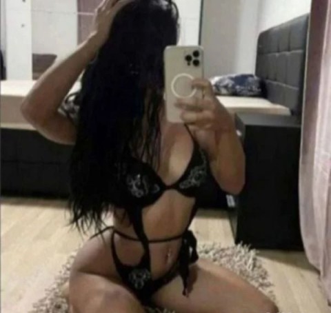 Stăpâna ANA – BBW Dominatoare în Vatra Luminoasă